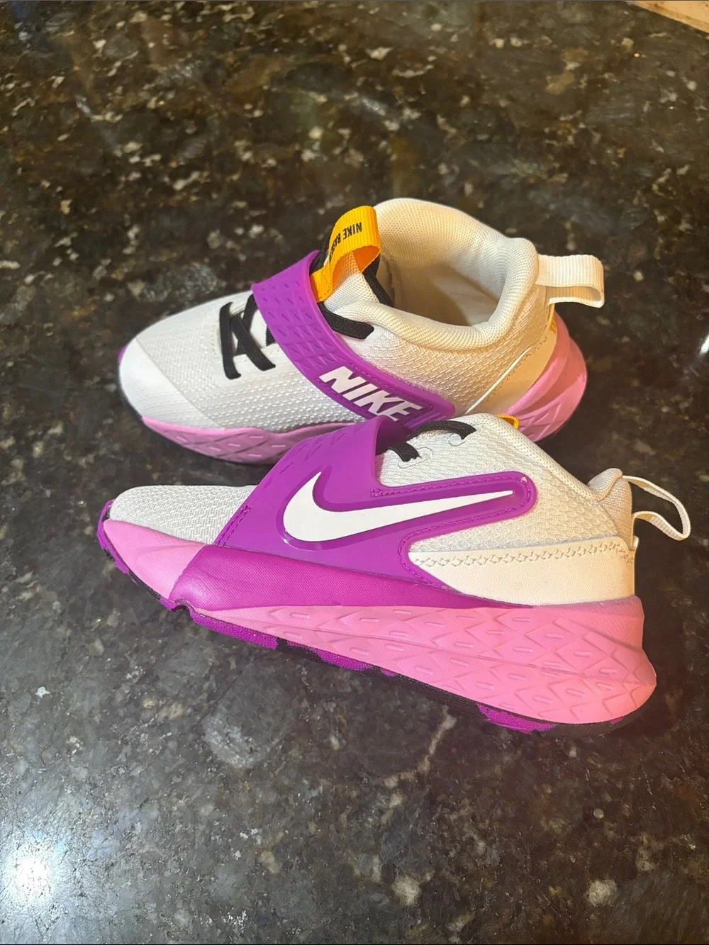 NEW Nike Team Hustle D 12 trainers! Child 11.5